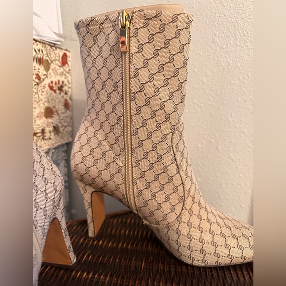 Tapestry Ankle Block Heel Boots (Franco Sarto) New Never Worn 💃EU 39 US 8.5M - Picture 3 of 9